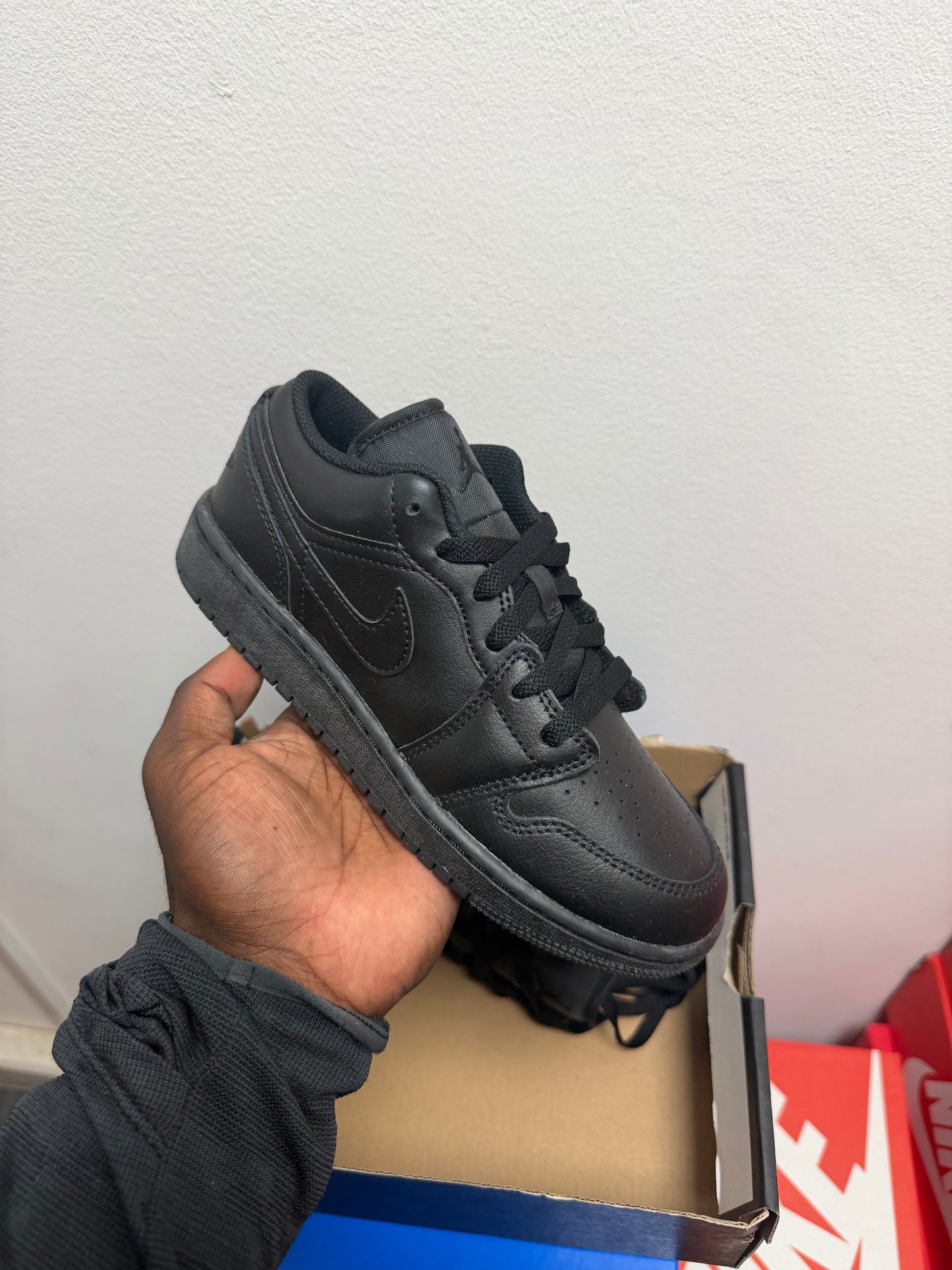J1 BLACK