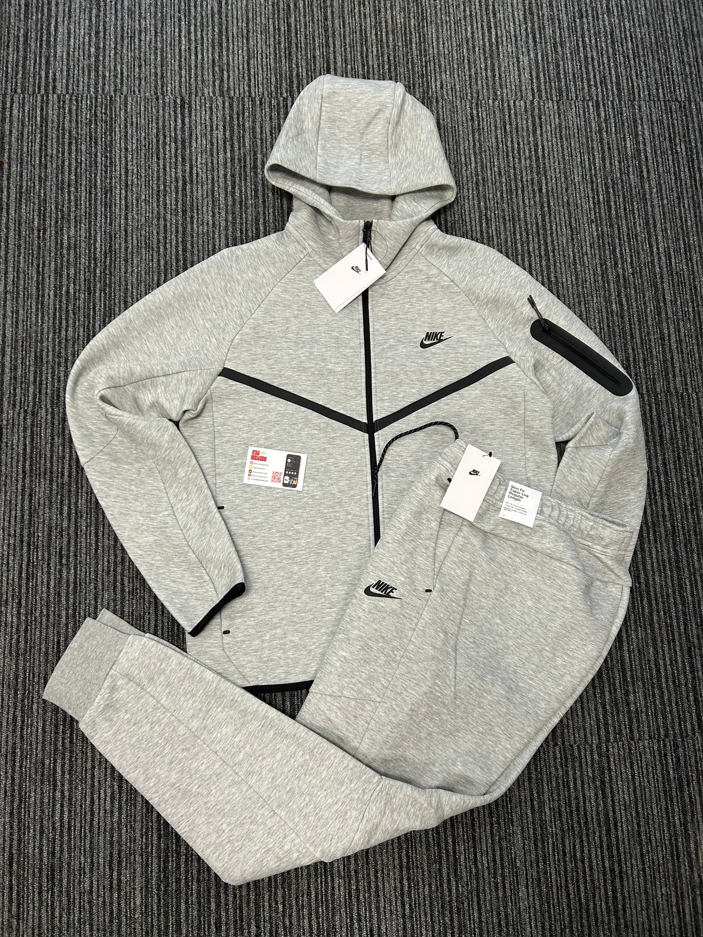 TECH FLEECE GREY